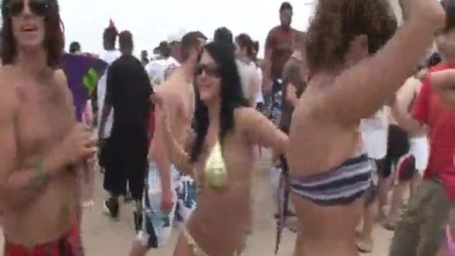 asignación especial 77 fiestas en la playa escena sin censura 8