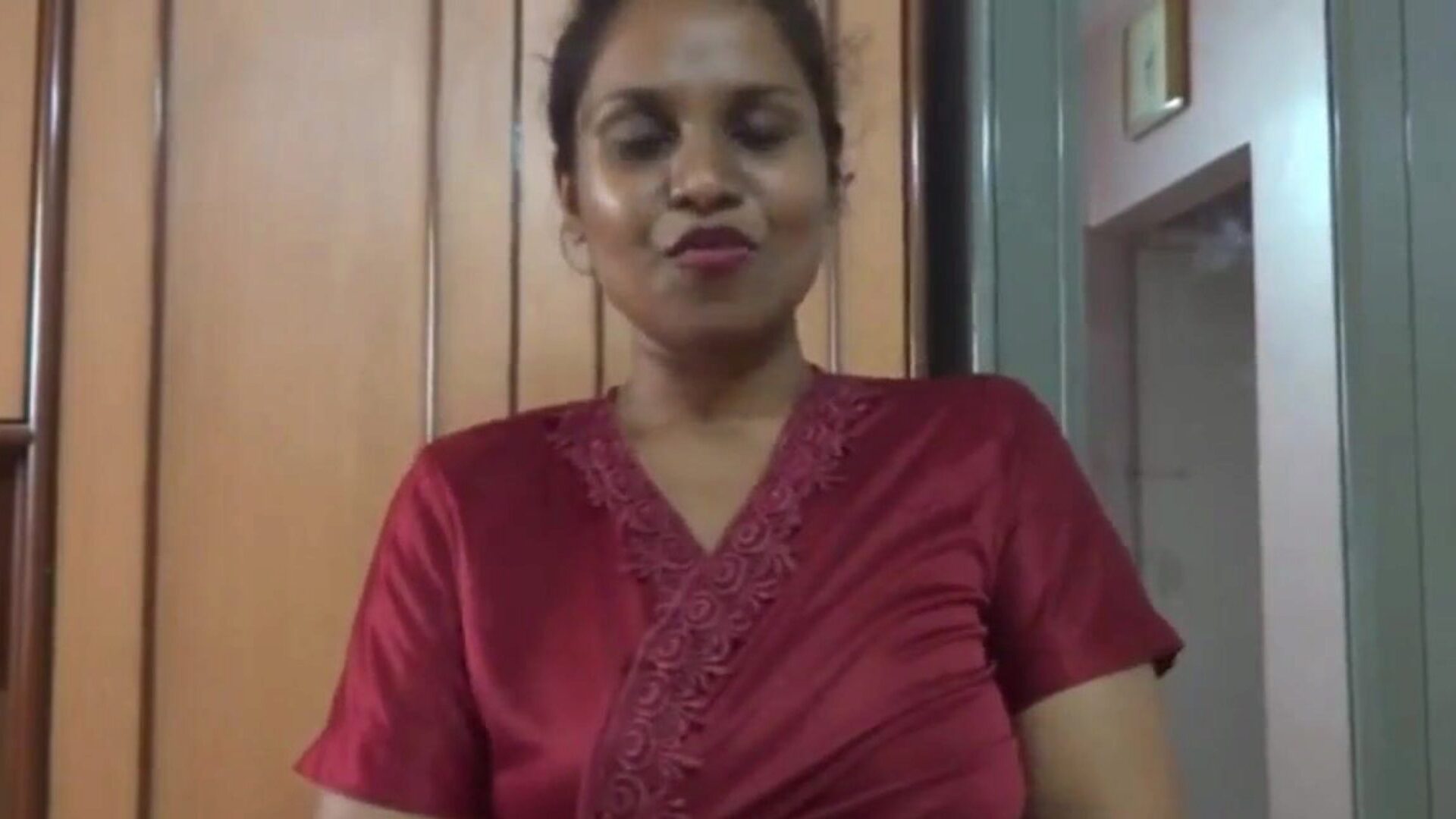 indická tamilská služebná vydává pokyny
