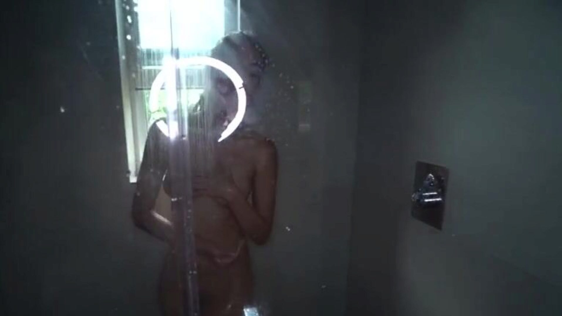 pompando mia figlia sexy sophia di recente fuori dalla doccia sul pavimento del bagno