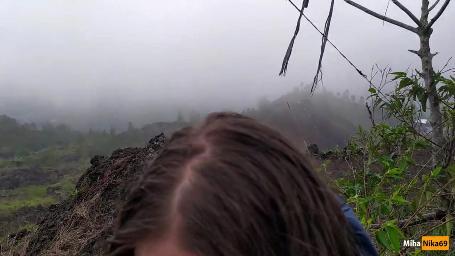 Я дрочу своему гиду в горах - публичное видео от первого лица - пульсирующая сперма в ротике