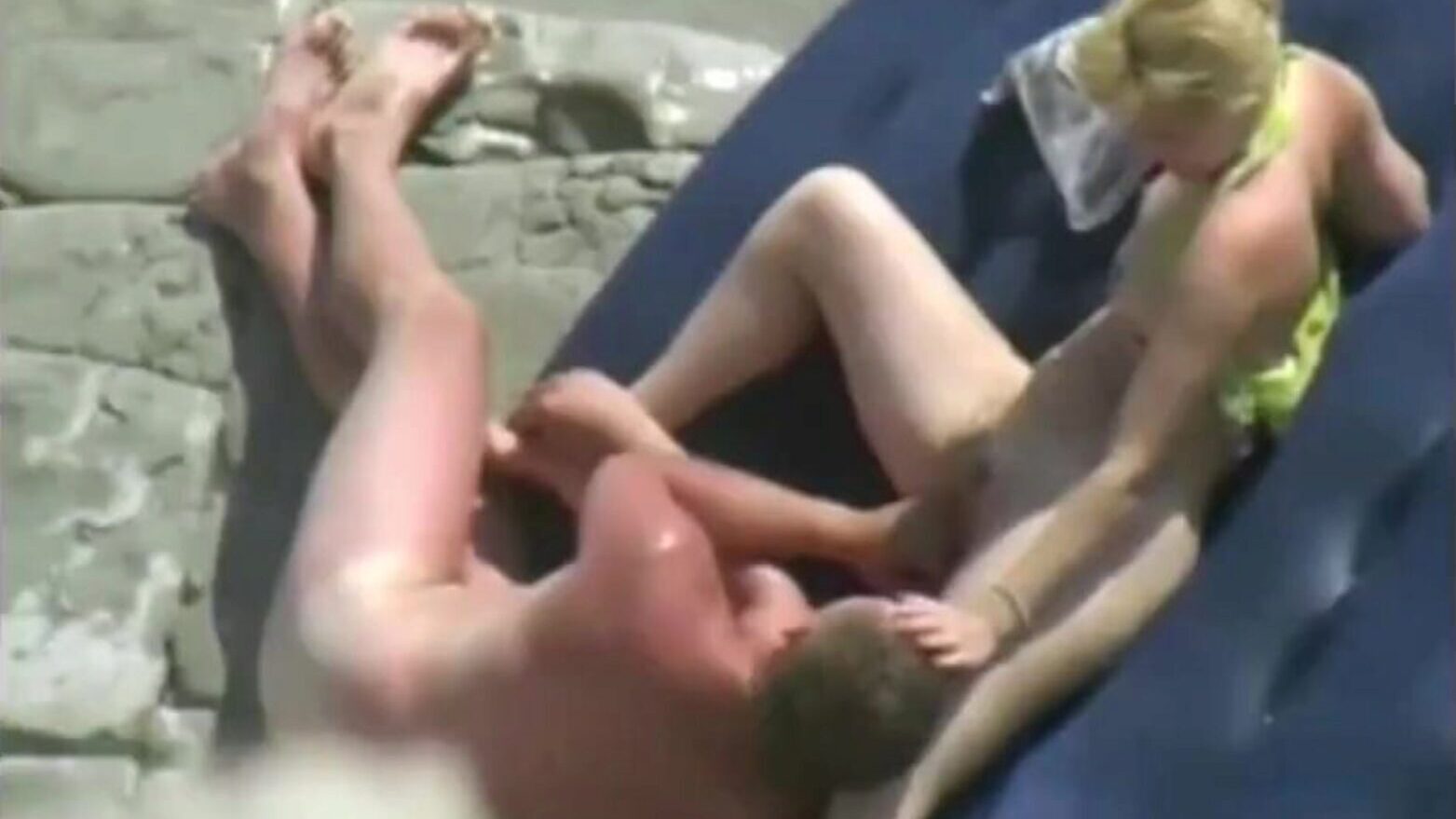 sexo felação na praia mãe e seu namorado