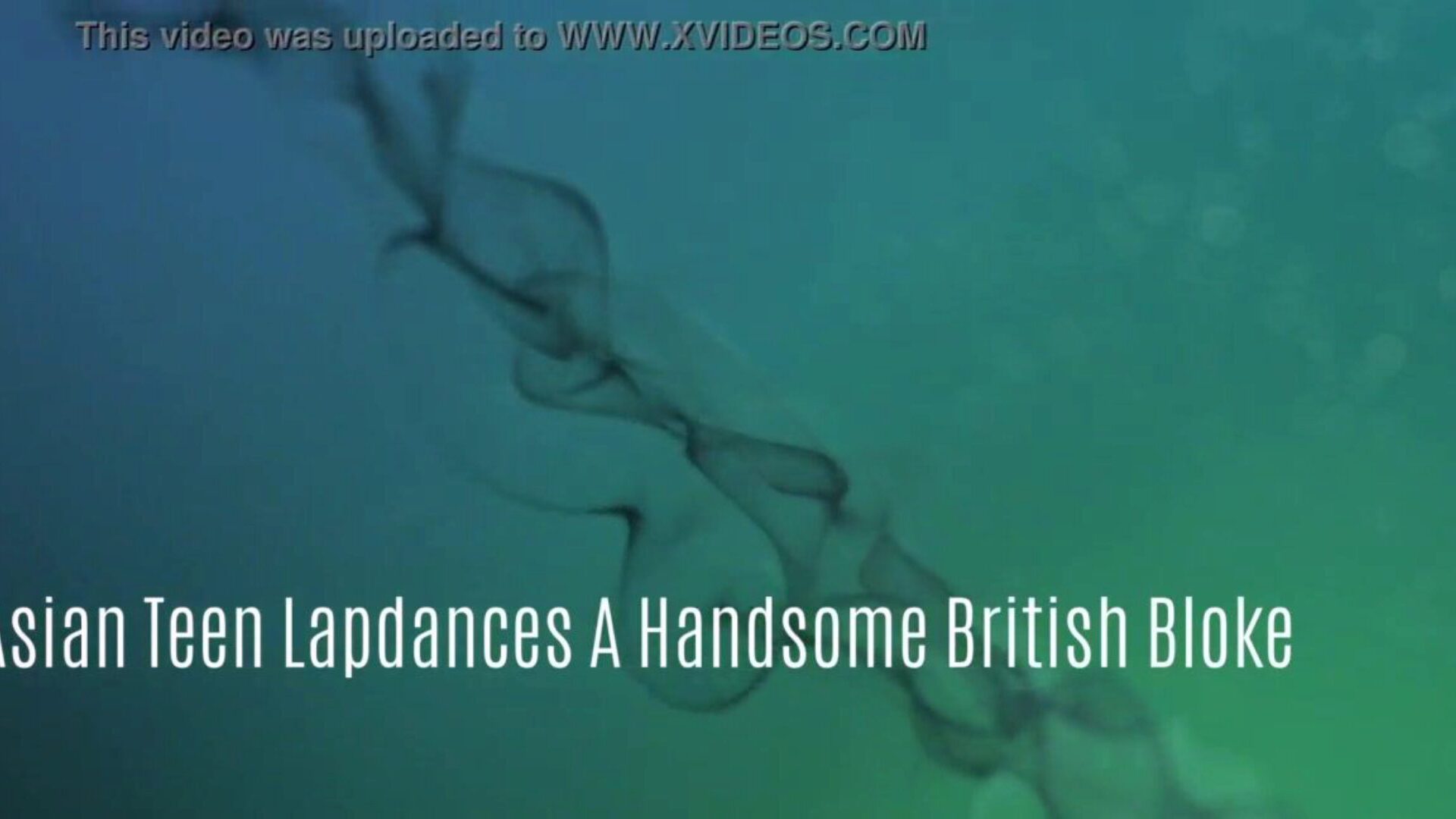 forró ázsiai tini lapdances egy szép brit bloke