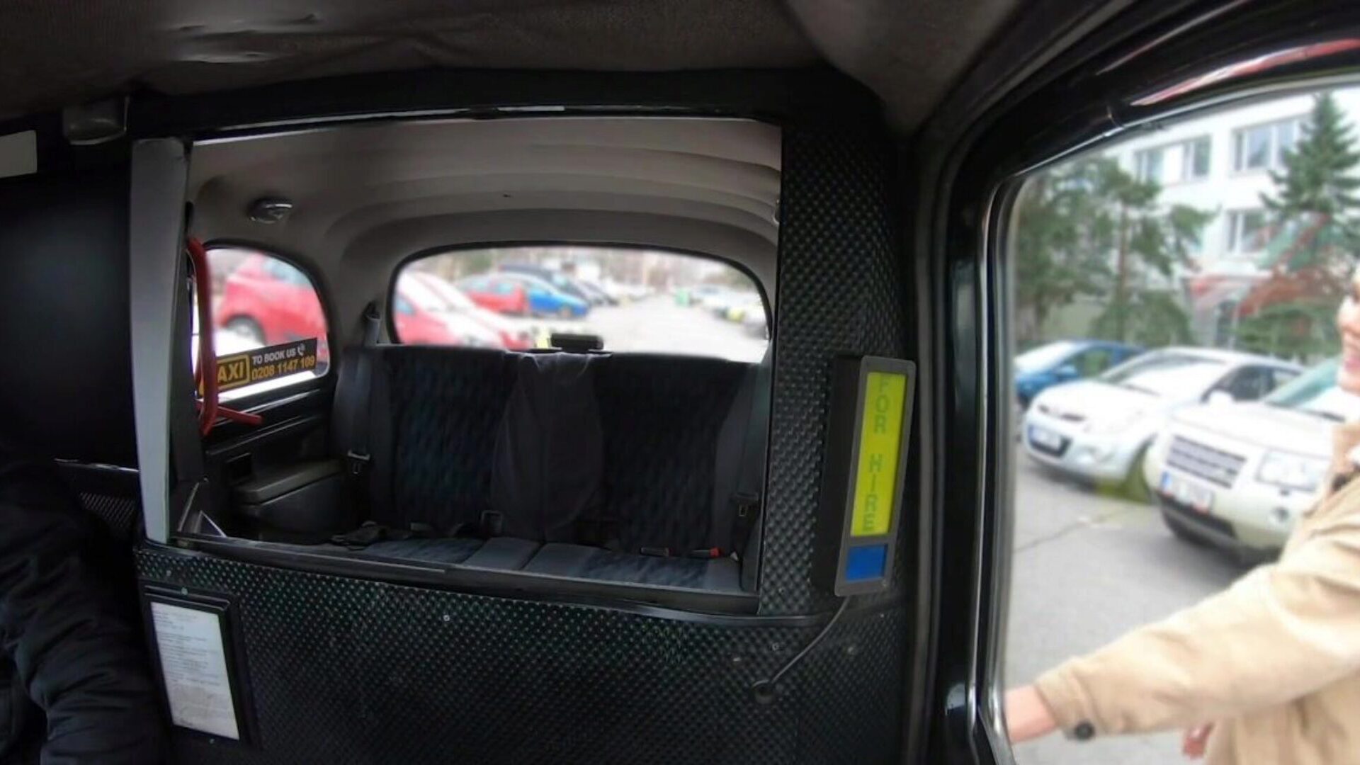 fałszywa taksówka blondynka Brit Gina Varney zerżnięta przez taksówkarza euro