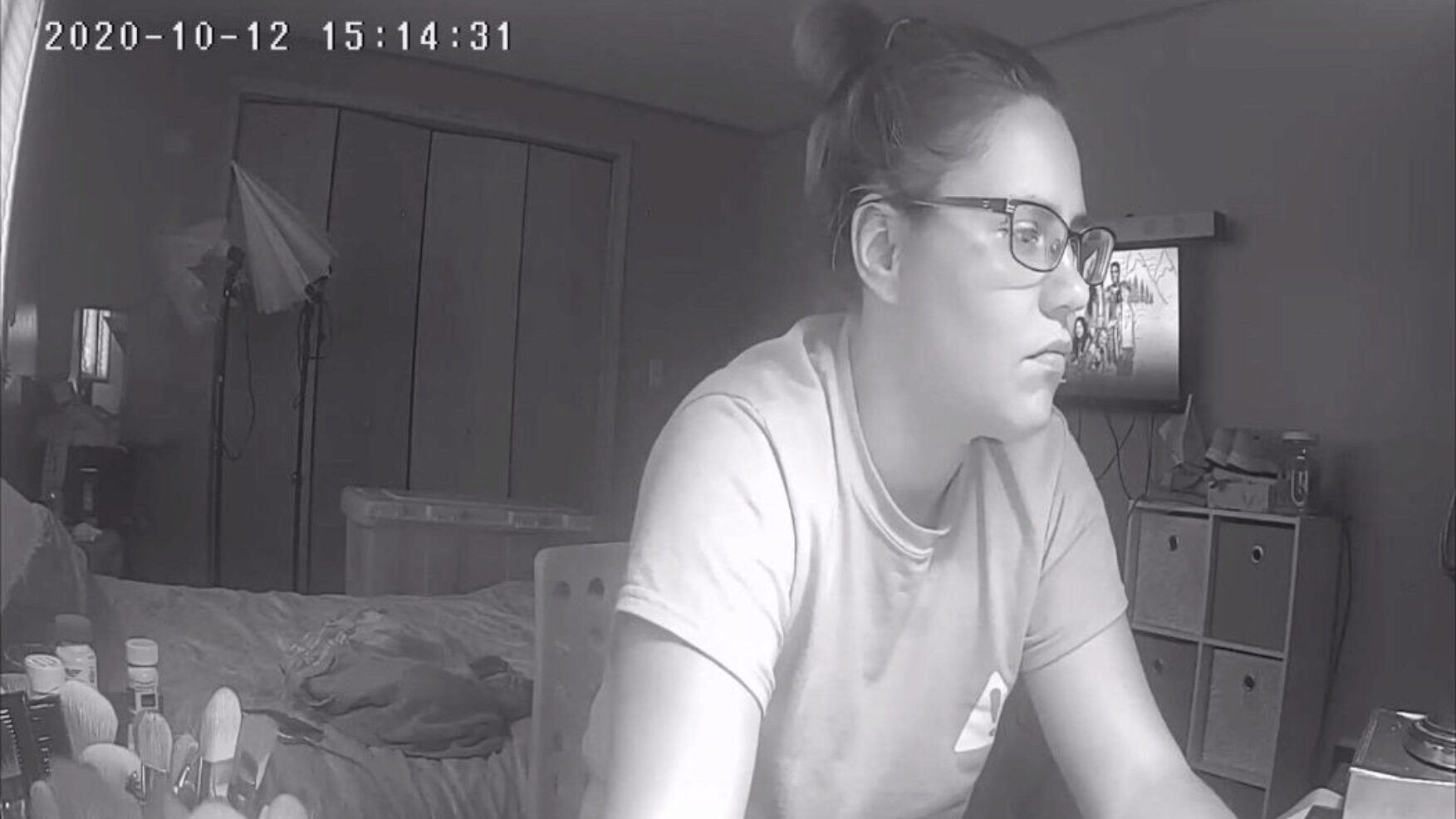 adolescente troia salta i compiti per masturbarsi con la telecamera nascosta porno