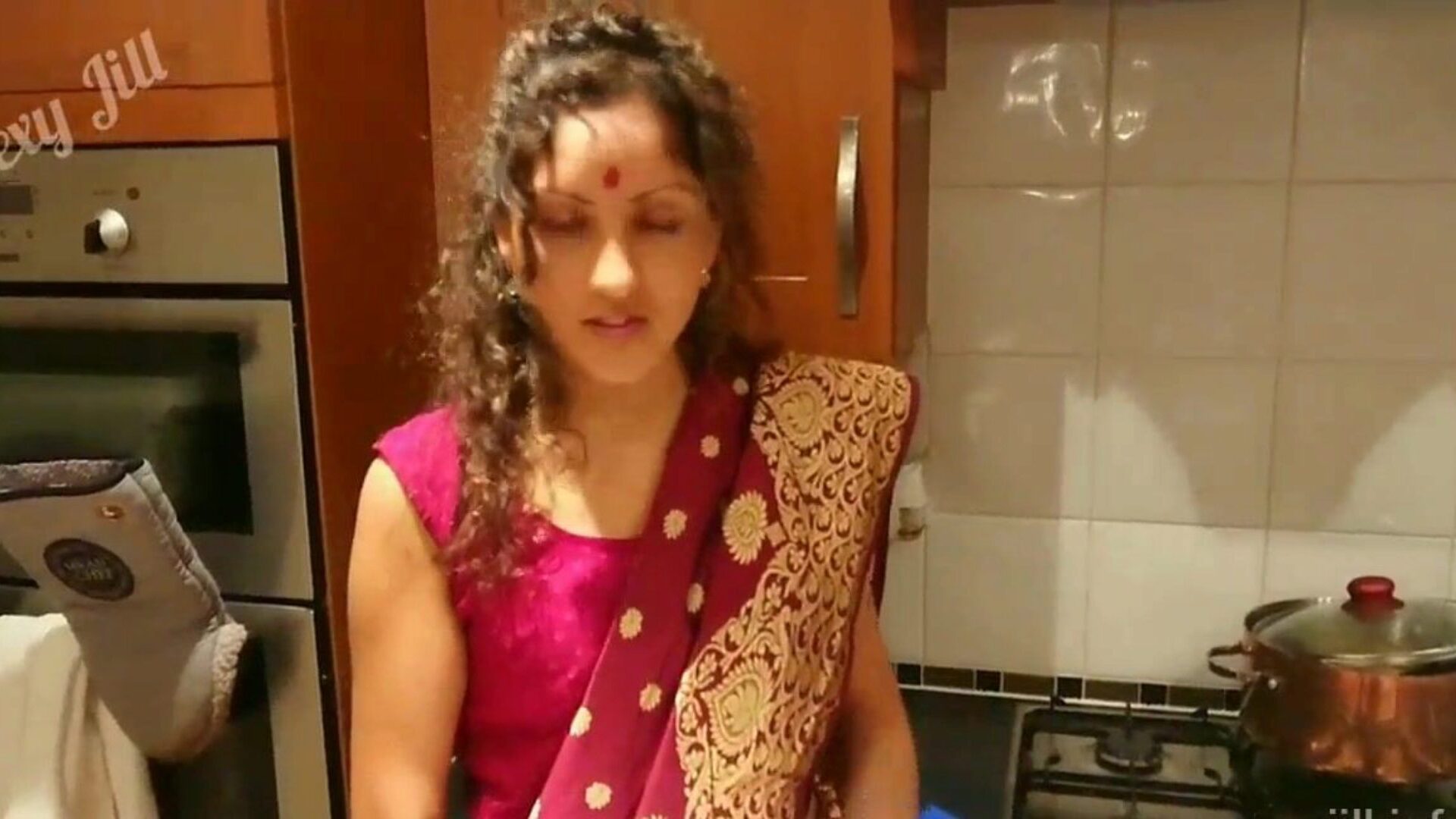 Indiase schoonzus cheats op echtgenoot met bro familie orgie sandaal kamasutra desi chudai pov indisch