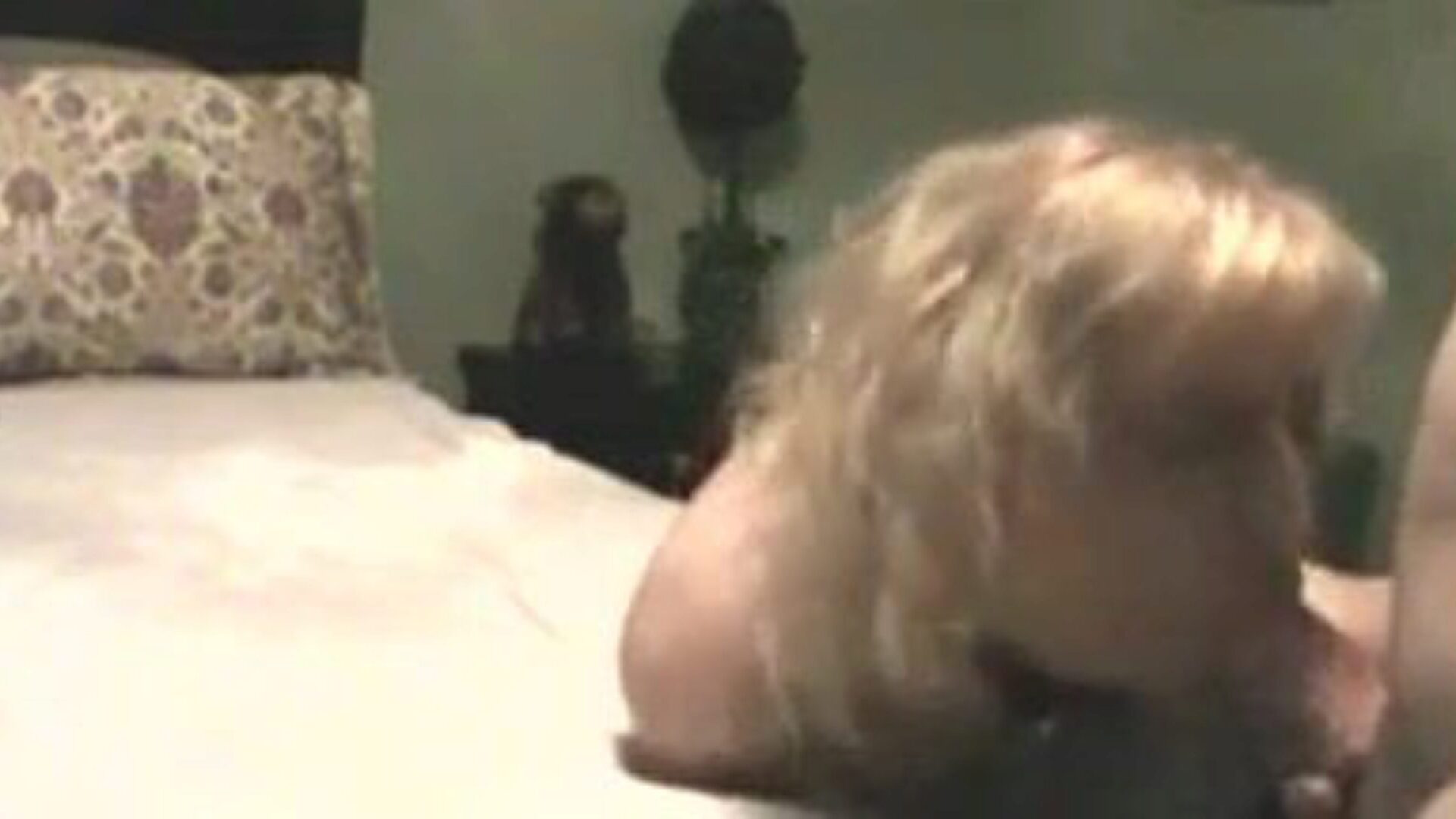 formation anale douleur pour femme au foyer soumise mature blonde plus âgée spéculum assfucking ouvrant une douleur d'invasion anale baisée avec un plug-in de cul.