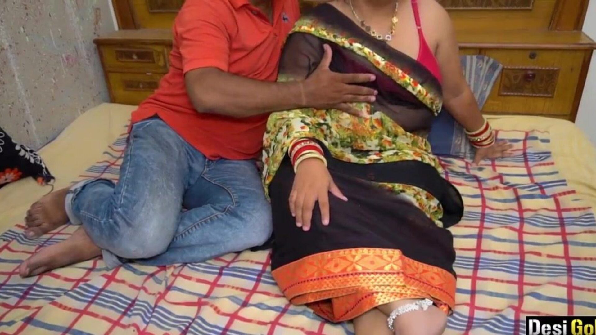 زوجة هندية تمارس الجنس مع صديق الزوج