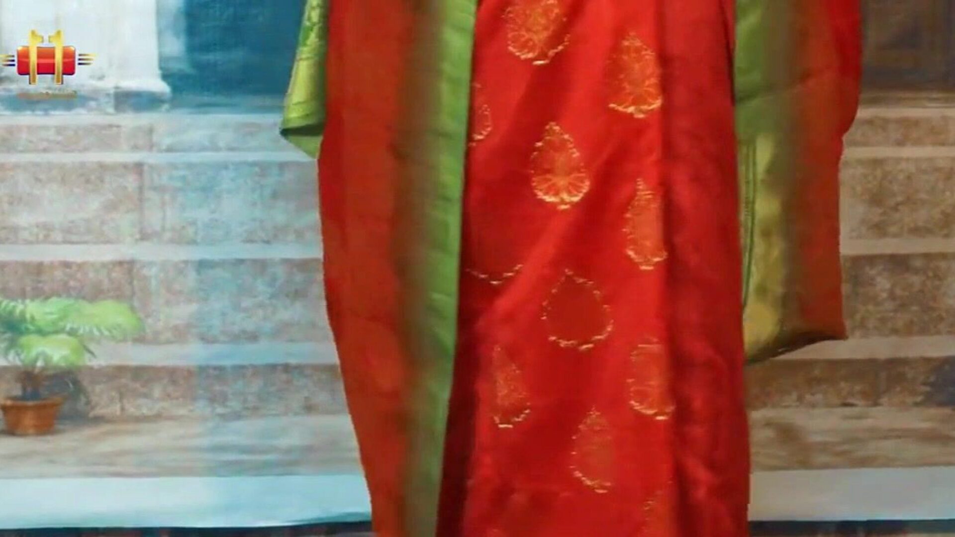 indyjski ciocia usta otwiera sari i bluzkę Mallu dojrzała ciocia puszki po mleku brzuch