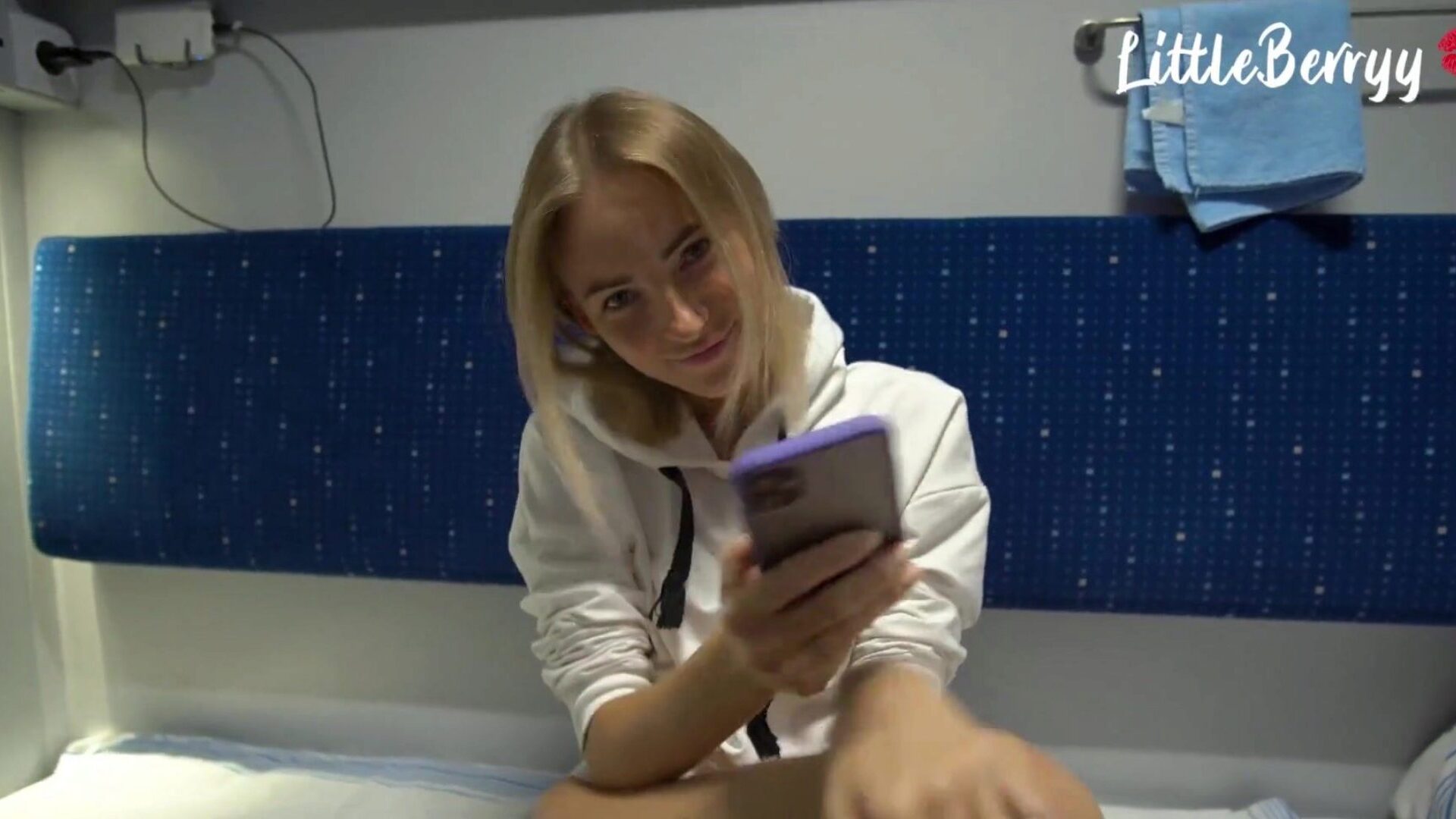 נערה סטודנטית חרמנית נדפקה קשה ברכבת