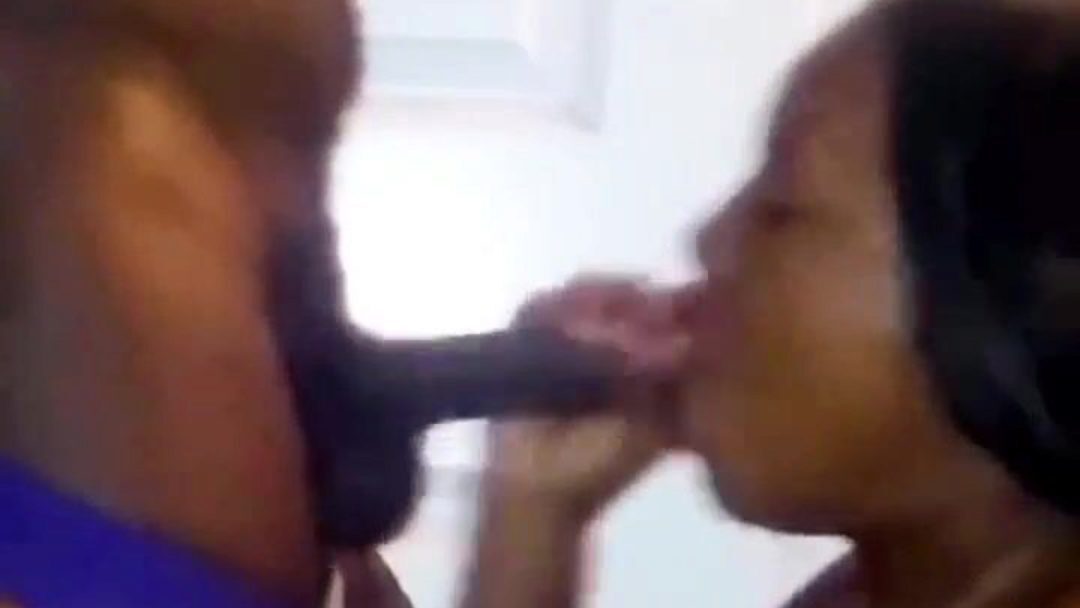 tiener thot kruipt beau in om zijn sperma te drinken | enorme gezichtsbehandeling